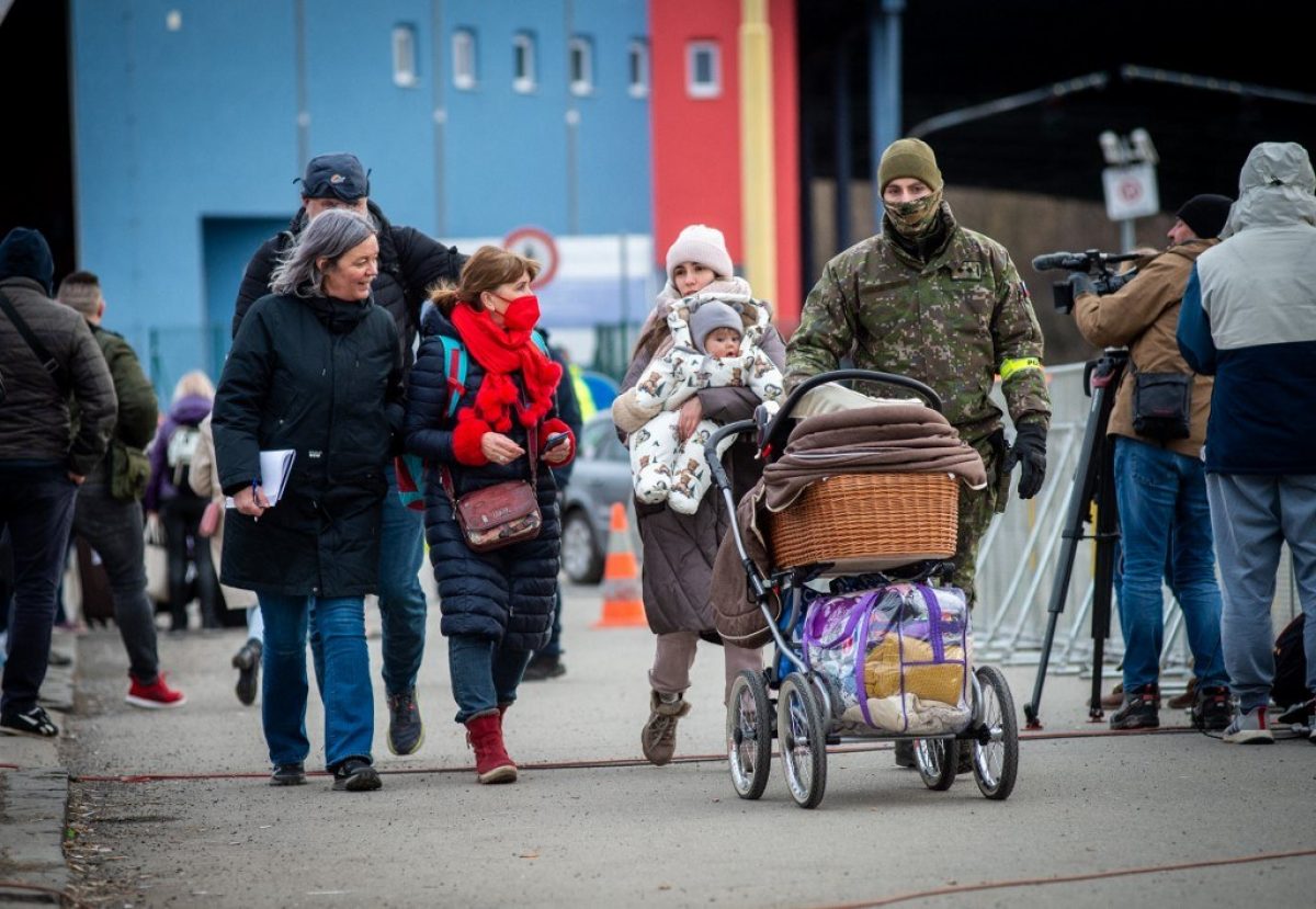 Noticia: Más de 677.000 refugiados ucranianos en países fronterizos Más de 677.000 refugiados ucranianos en países fronterizos