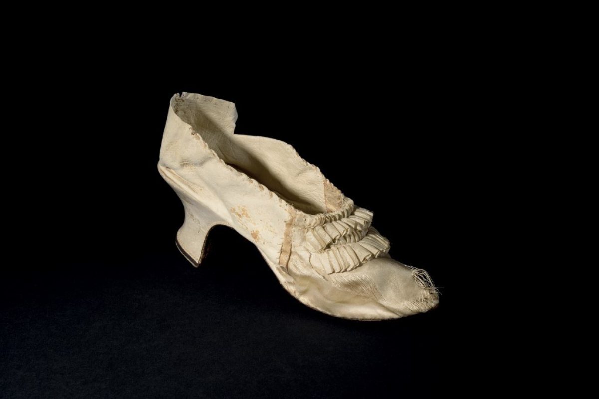 Noticia: Subastan un zapato de María Antonieta por más de 50.000 dólares Subastan un zapato de María Antonieta por más de 50.000 dólares