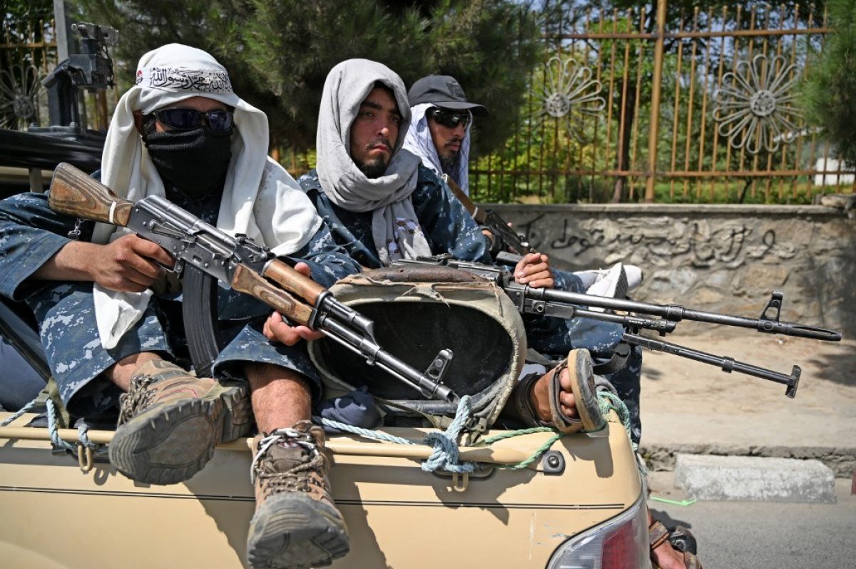 Noticia: Explosión en Kabul provocada por lanzamiento de cohete Explosión en Kabul provocada por lanzamiento de cohete