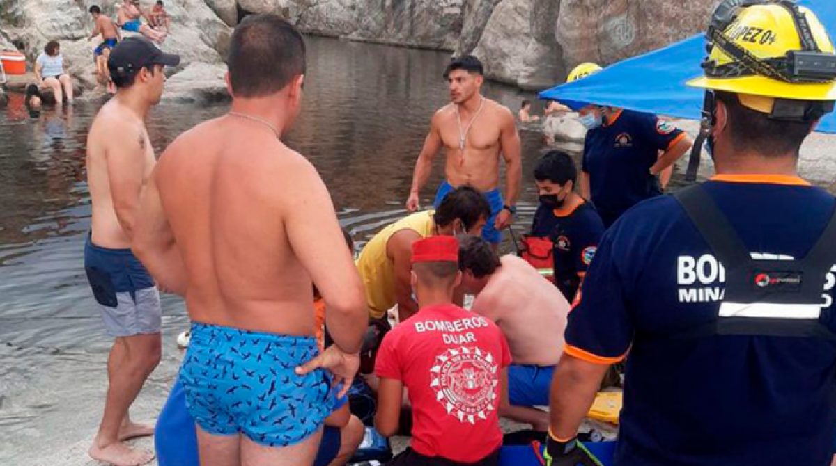 Noticia: Hombre pidió una foto dentro del río y murió al regresar a la orilla Hombre pidió una foto dentro del río y murió al regresar a la orilla
