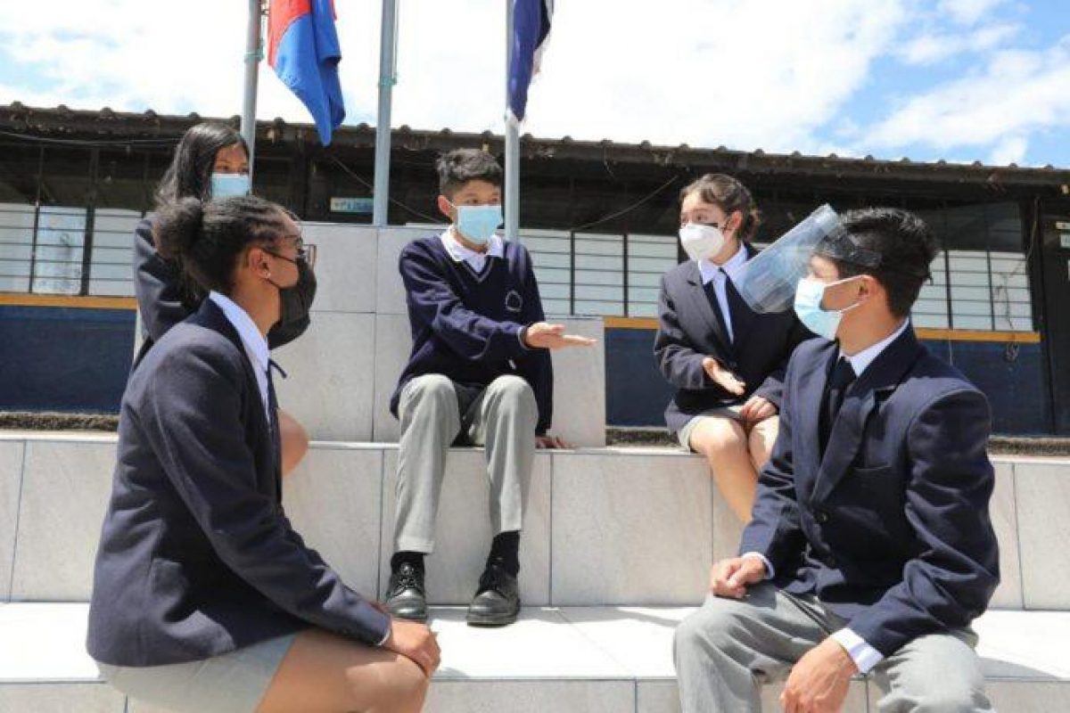Noticia: Ecuador: Estudiantes regresan a clases presenciales tras semana de suspensión Ecuador: Estudiantes regresan a clases presenciales tras semana de suspensión