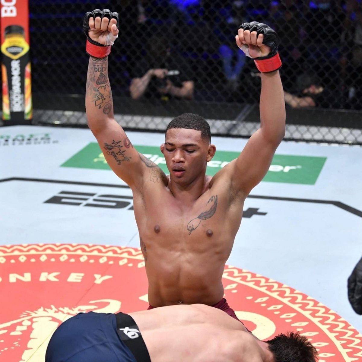 Noticia: Ecuatoriano Michael Morales debuta con victoria en la UFC Ecuatoriano Michael Morales debuta con victoria en la UFC