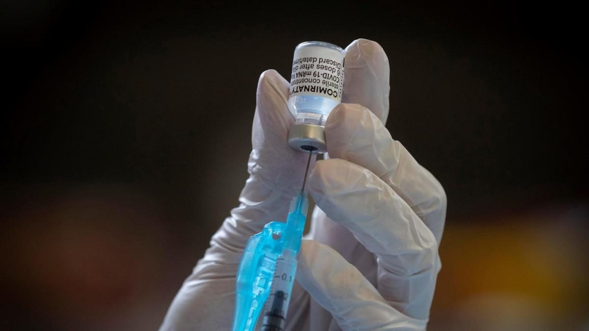 Noticia: Pfizer inicia prueba clínica de la vacuna contra la variante ómicron Pfizer inicia prueba clínica de la vacuna contra la variante ómicron