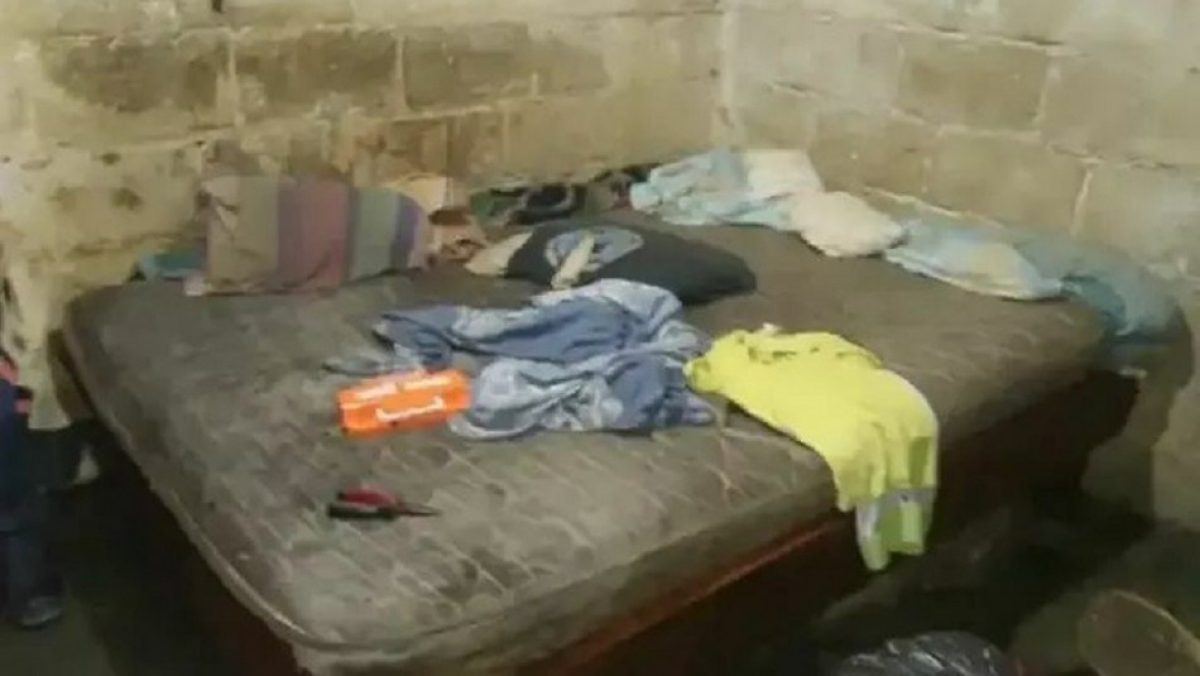 Noticia: Detienen a mujer que tenía a su hija de seis años encadenada Detienen a mujer que tenía a su hija de seis años encadenada