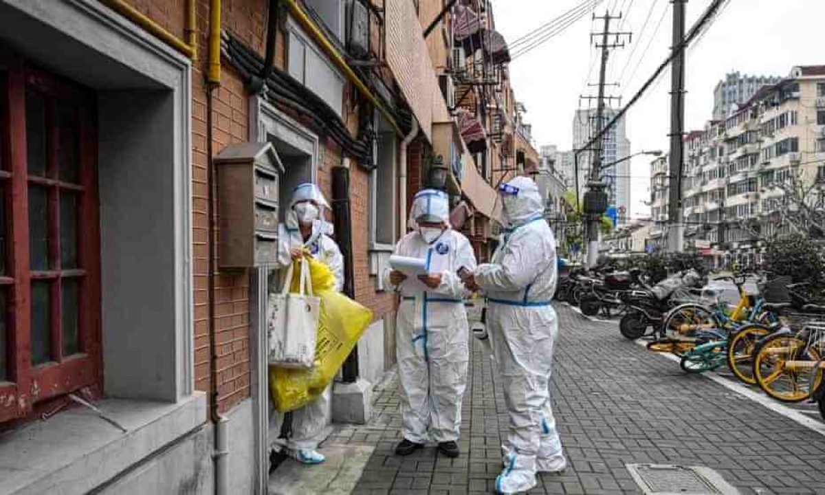 Noticia: Confinan la mitad de la ciudad china de Shanghái por brote de covid-19 Confinan la mitad de la ciudad china de Shanghái por brote de covid-19
