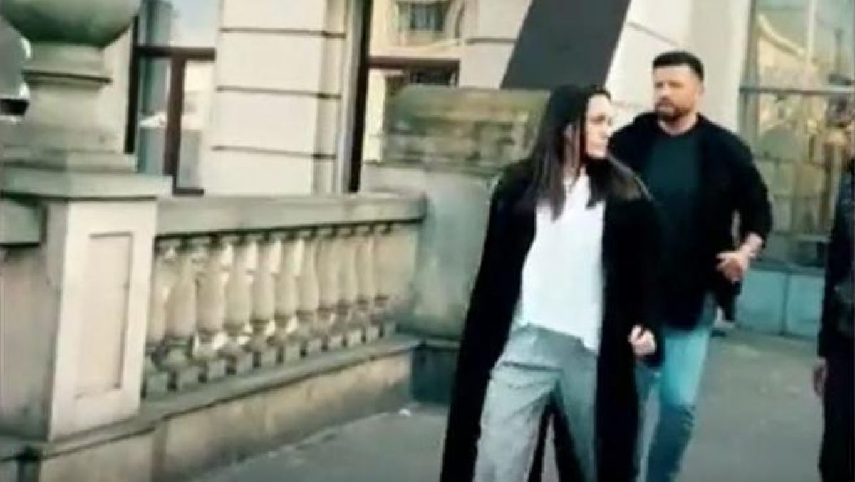 Noticia: Angelina Jolie es evacuada por alerta de bombardeo en Ucrania Angelina Jolie es evacuada por alerta de bombardeo en Ucrania