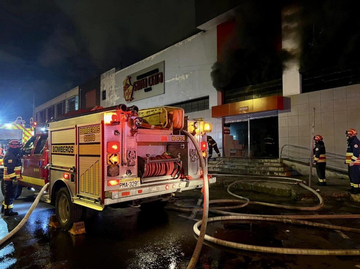Noticia: Incendio se registró en el mercado de Santa Clara en Quito Incendio se registró en el mercado de Santa Clara en Quito