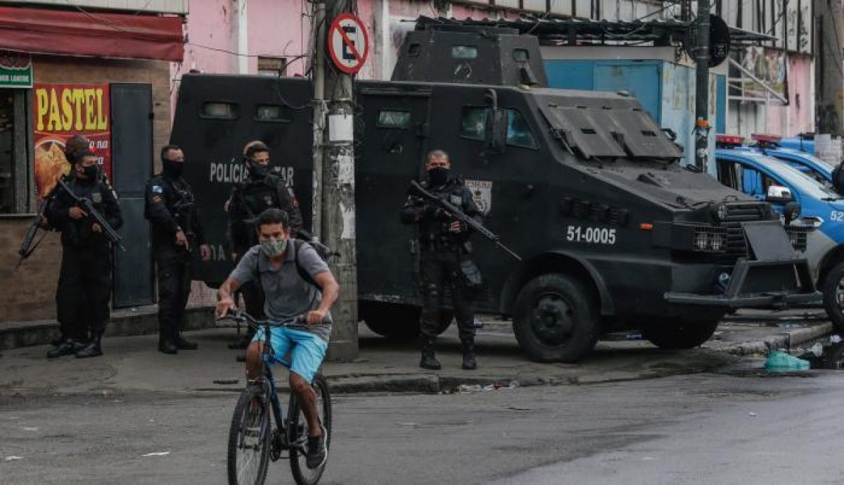 Noticia: Operación policial deja al menos 11 muertos en favela de Río de Janeiro Operación policial deja al menos 11 muertos en favela de Río de Janeiro