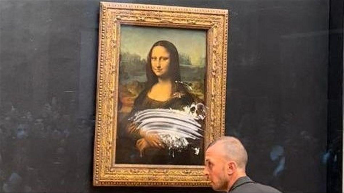 Noticia: Atacaron a la Mona Lisa con una torta Atacaron a la Mona Lisa con una torta