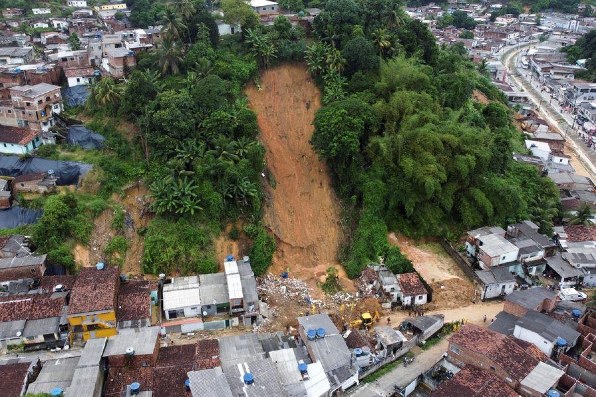 Noticia: 84 muertos y decenas de desaparecidos debido a las lluvias en Brasil 84 muertos y decenas de desaparecidos debido a las lluvias en Brasil