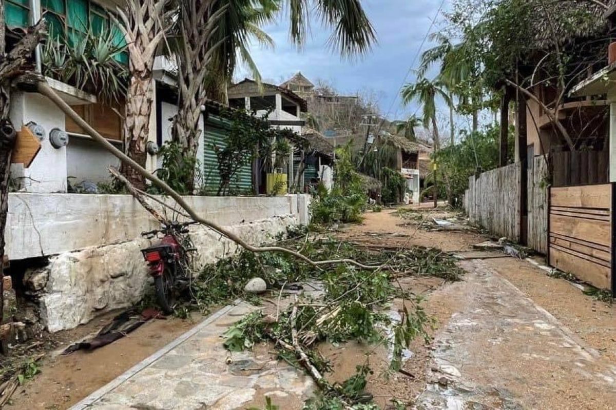 Noticia: Agatha se degrada a tormenta tropical tras tocar tierra en México Agatha se degrada a tormenta tropical tras tocar tierra en México