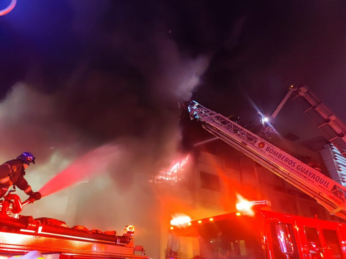 Noticia: Incendio destruyó enseres en un edificio en la Bahía de Guayaquil Incendio destruyó enseres en un edificio en la Bahía de Guayaquil