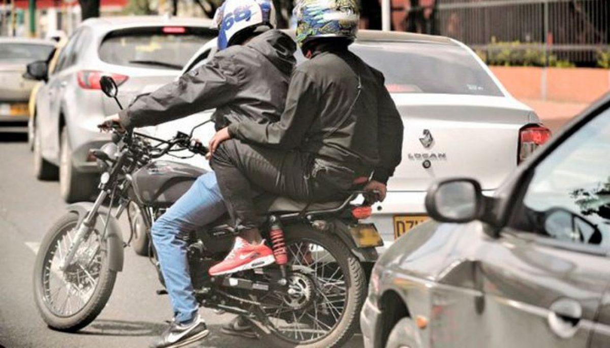 Noticia: Ecuador prohibe que dos personas circulen en moto: estas son las excepciones Ecuador prohibe que dos personas circulen en moto: estas son las excepciones