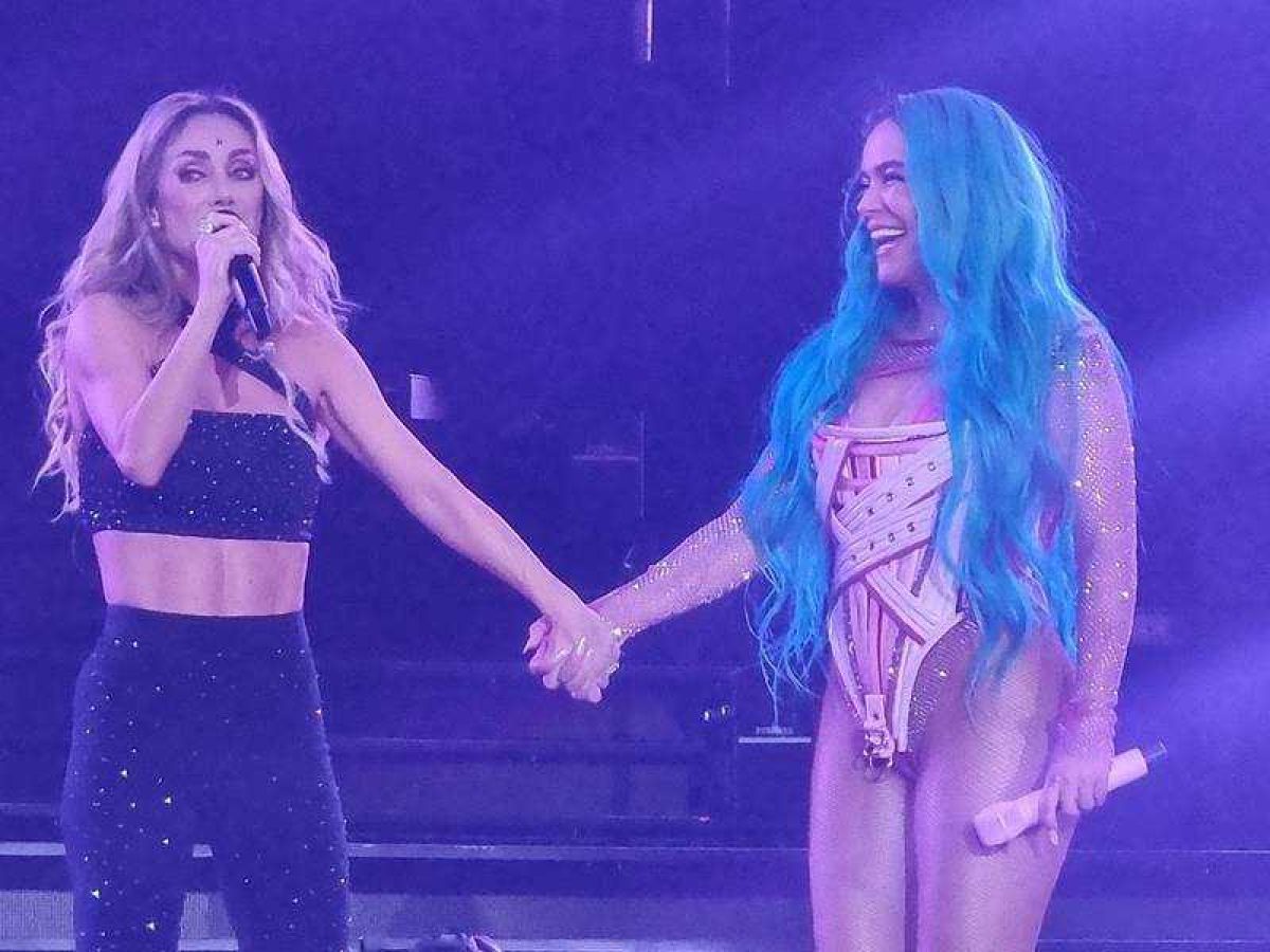 Noticia: Karol G y Anahí cantaron 'Sálvame' durante un concierto Karol G y Anahí cantaron 'Sálvame' durante un concierto