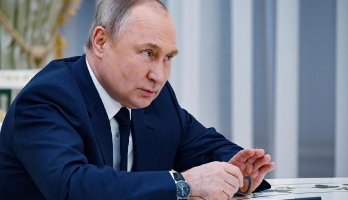 Noticia: Putin dice no estar en contra de la posible adhesión de Ucrania a la UE al no ser este un bloque militar Putin dice no estar en contra de la posible adhesión de Ucrania a la UE al no ser este un bloque militar