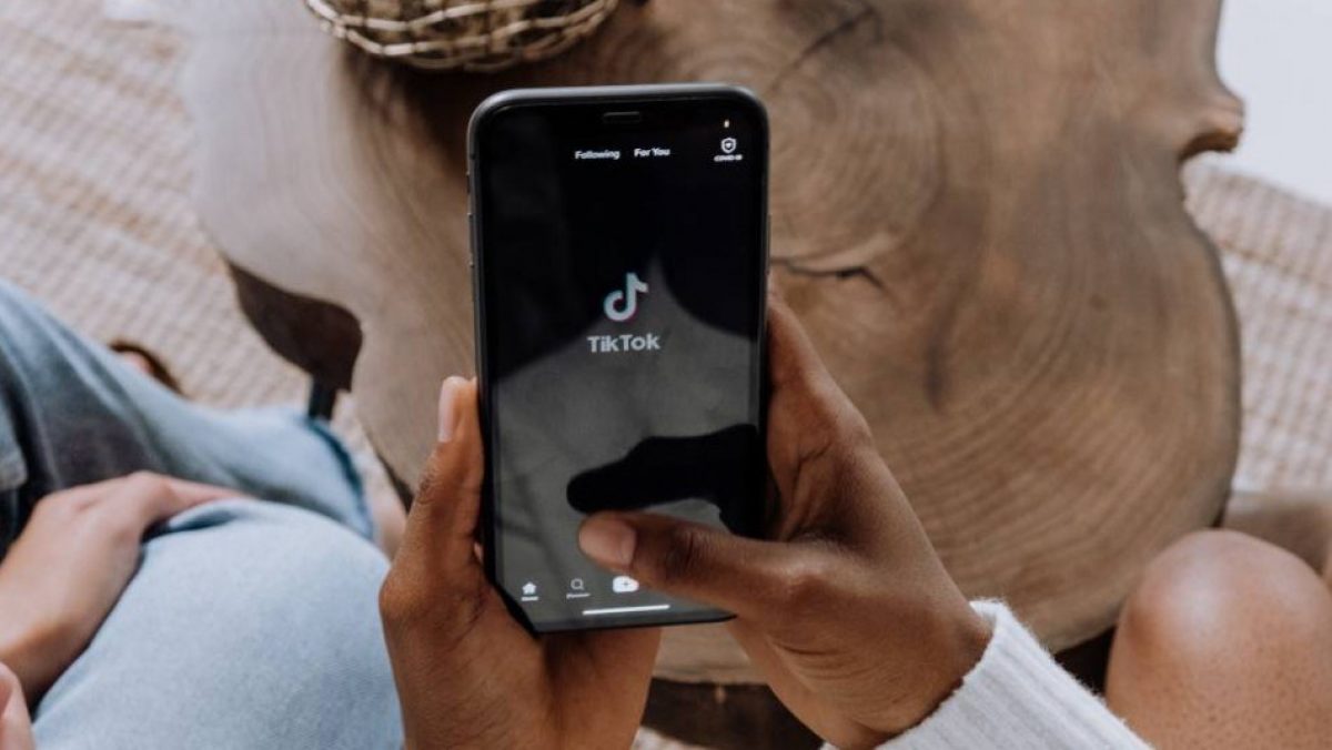 Noticia: Hombre se roba a una niña tras hacerse pasar por adolescente en TikTok Hombre se roba a una niña tras hacerse pasar por adolescente en TikTok