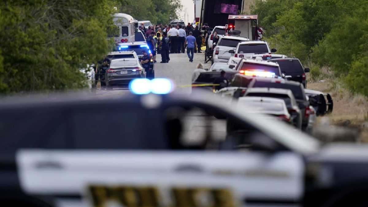 Noticia: México dice que camión de tragedia migrante es de Texas y no cruzó frontera México dice que camión de tragedia migrante es de Texas y no cruzó frontera