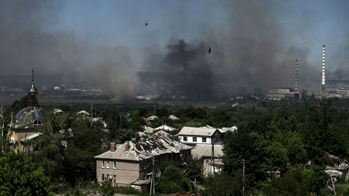 Noticia: Presidente de Ucrania confirma la retirada de tropas de la ciudad de Lisichansk Presidente de Ucrania confirma la retirada de tropas de la ciudad de Lisichansk