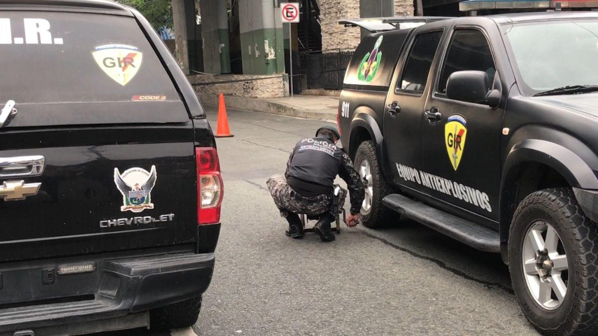 Noticia: Guayaquil: Registran amenaza de bomba en la Plaza Guayarte y se realizó una carga controlada Guayaquil: Registran amenaza de bomba en la Plaza Guayarte y se realizó una carga controlada