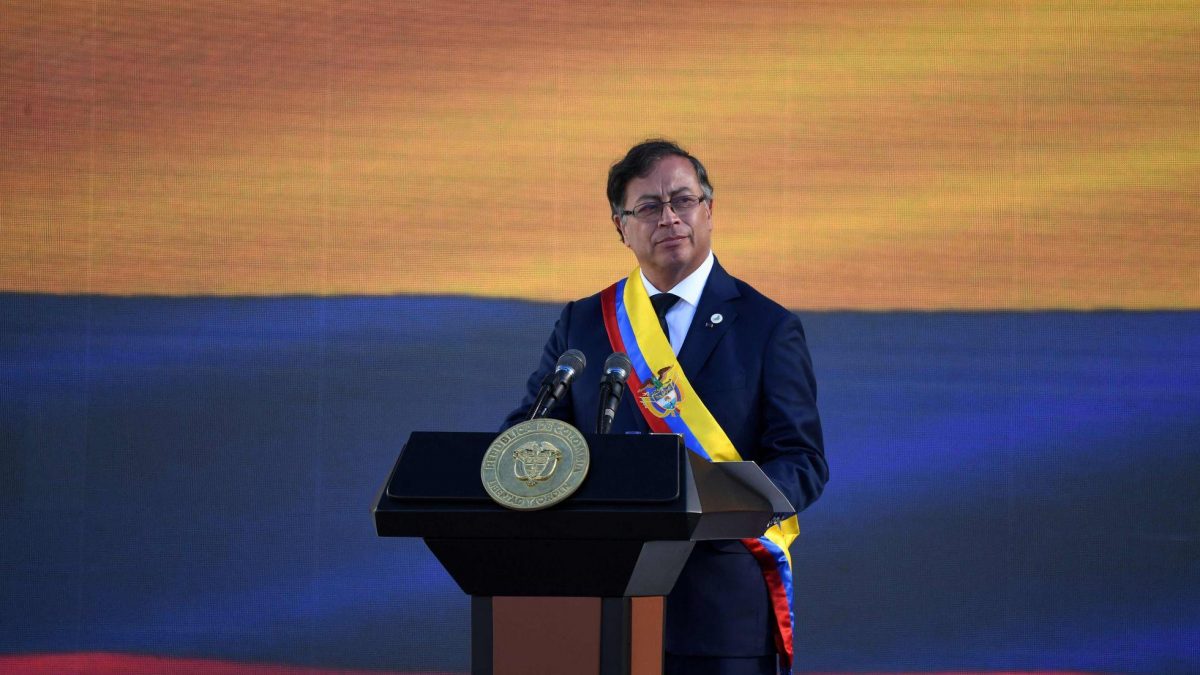 Noticia: La izquierda abre camino en Colombia con Gustavo Petro al poder La izquierda abre camino en Colombia con Gustavo Petro al poder