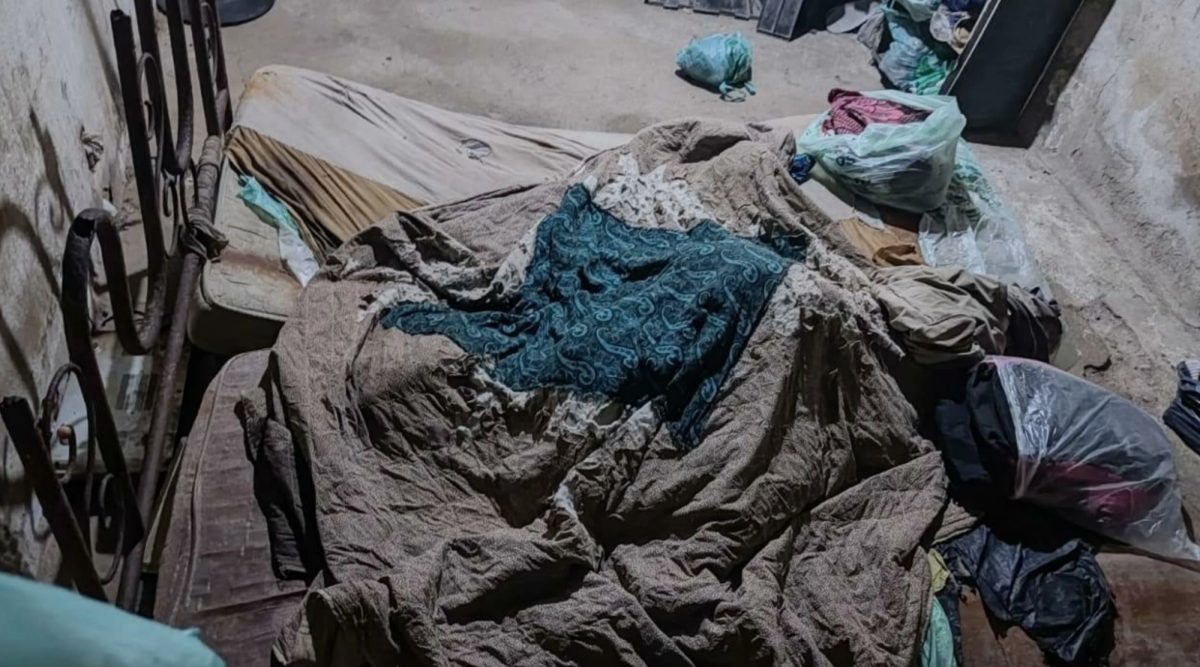 Noticia: Una mujer y sus dos hijos estuvieron 17 años encerrados en su propia casa Una mujer y sus dos hijos estuvieron 17 años encerrados en su propia casa