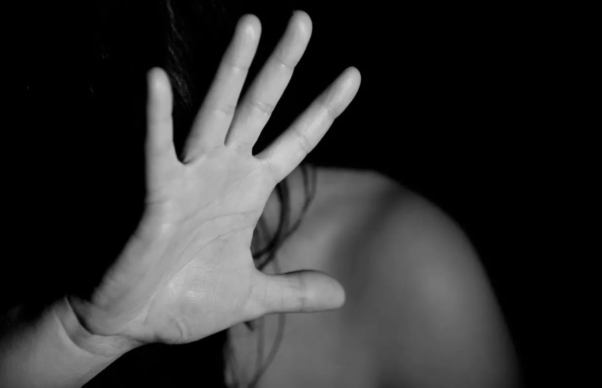 Noticia: Cuatro hombres violaron y asaltaron a una mujer dentro de un taxi informal Cuatro hombres violaron y asaltaron a una mujer dentro de un taxi informal