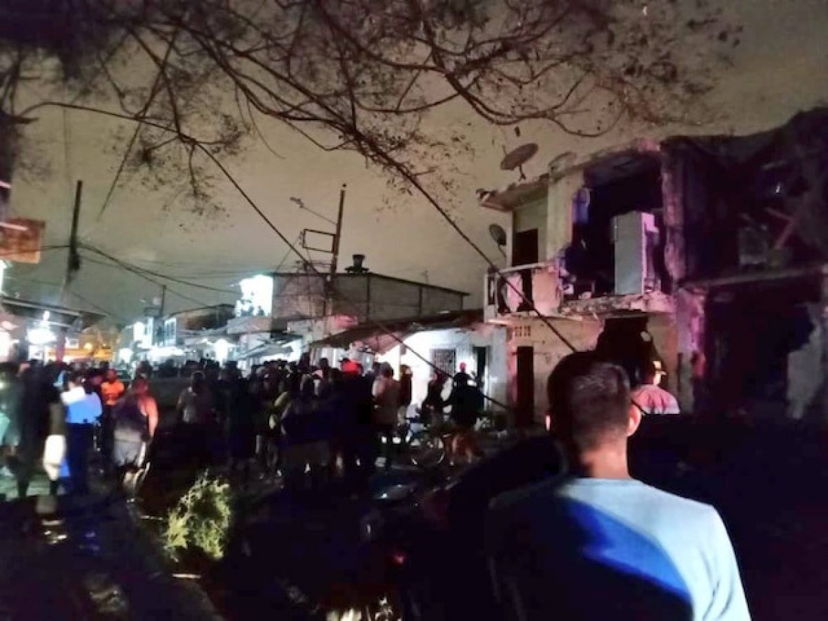 Noticia: Guayaquil: Explosión en barrio Cristo del Consuelo deja varios muertos y casas destruidas Guayaquil: Explosión en barrio Cristo del Consuelo deja varios muertos y casas destruidas