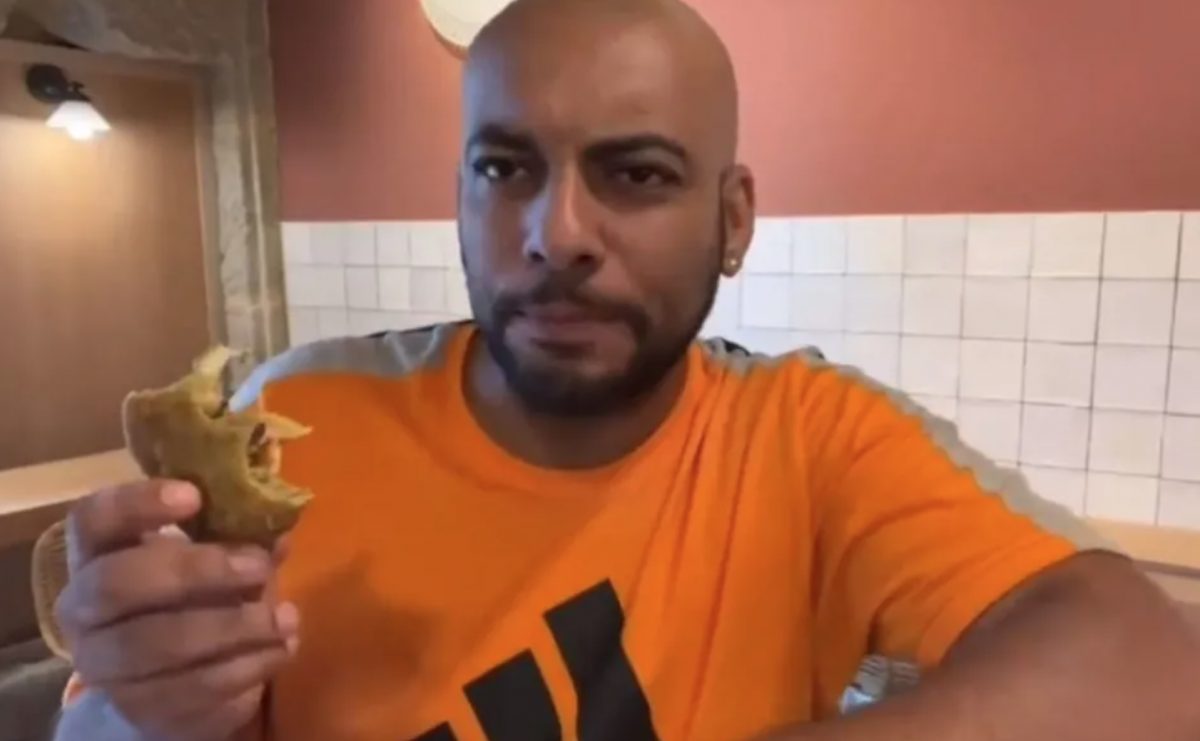 Noticia: Youtuber recibe críticas tras comer y querer "pagar" con publicidad Youtuber recibe críticas tras comer y querer "pagar" con publicidad