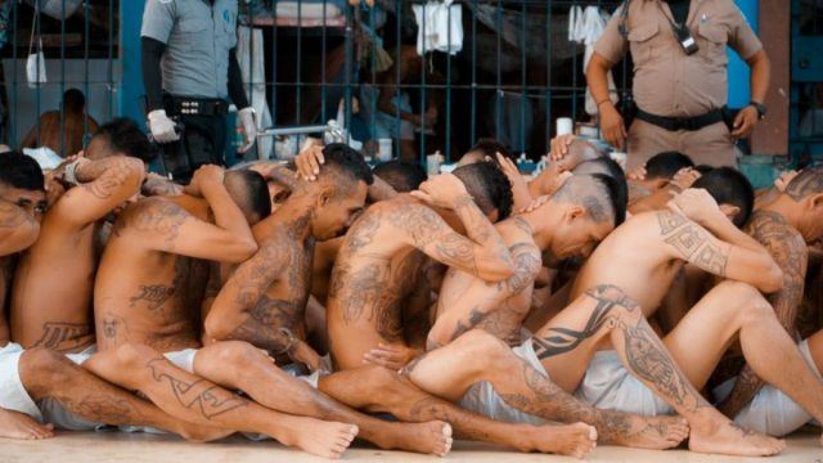 Noticia: El Salvador aprueba ley para crear más cárceles sin lujos en medio de detenciones masivas El Salvador aprueba ley para crear más cárceles sin lujos en medio de detenciones masivas