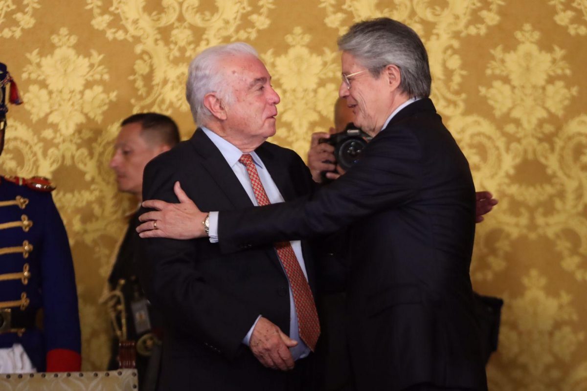 Noticia: Presidente Lasso posesionó a Fernando Santos como nuevo ministro de Energía Presidente Lasso posesionó a Fernando Santos como nuevo ministro de Energía