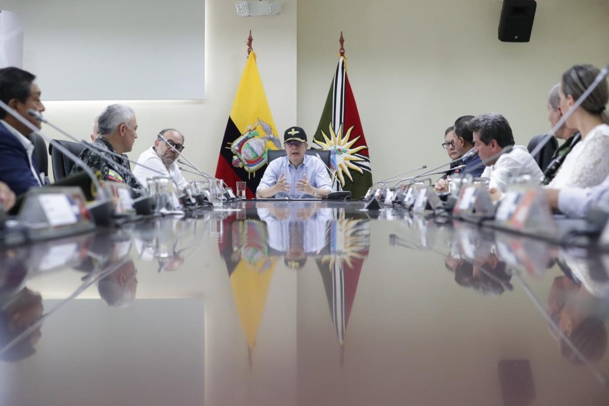 Noticia: El presidente Guillermo Lasso llegó a Santo Domingo los Tsáchilas para evaluar acciones de seguridad El presidente Guillermo Lasso llegó a Santo Domingo los Tsáchilas para evaluar acciones de seguridad