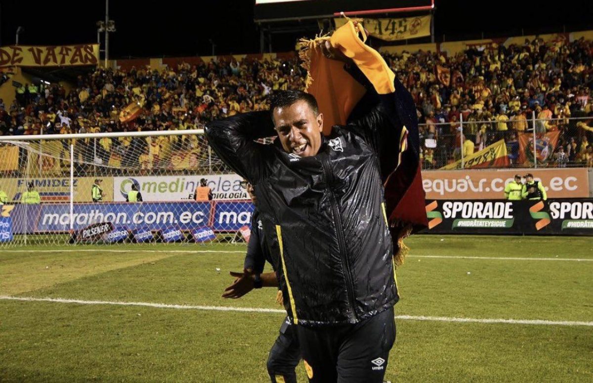 Noticia: César Farías, el entrenador que consiguió la primera estrella al Aucas César Farías, el entrenador que consiguió la primera estrella al Aucas