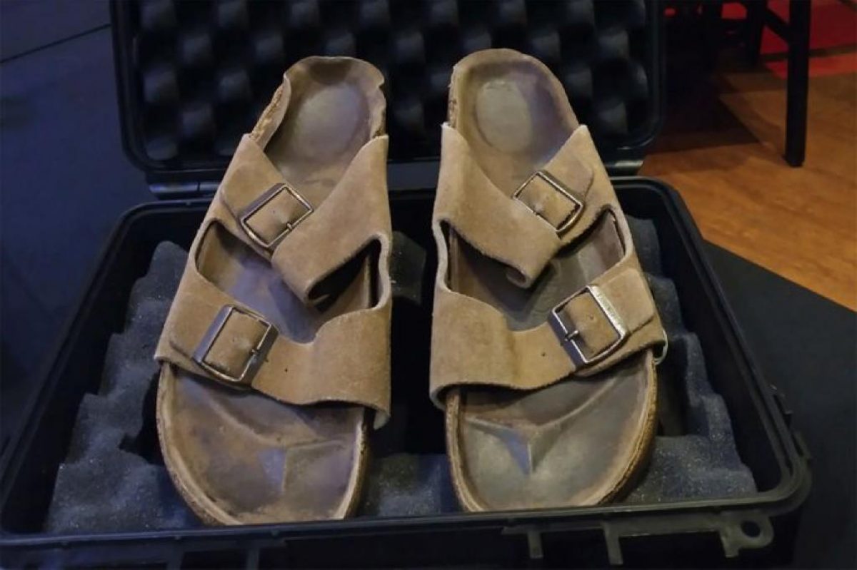 Noticia: Subastan por casi 220.000 dólares unas zapatillas que usó Steve Jobs Subastan por casi 220.000 dólares unas zapatillas que usó Steve Jobs