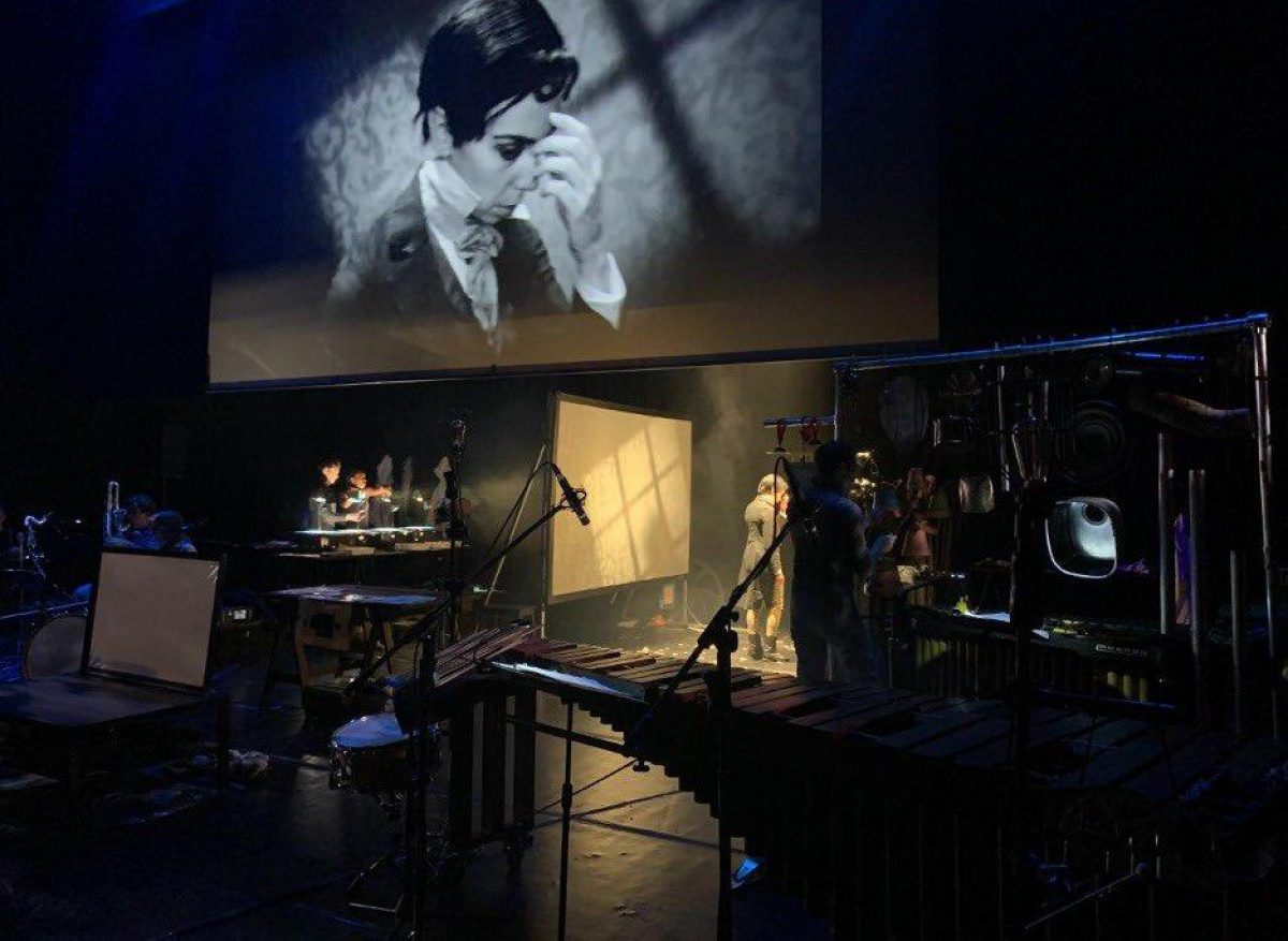 Noticia: Frankenstein inauguró el Festival de Artes Vivas de Loja Frankenstein inauguró el Festival de Artes Vivas de Loja
