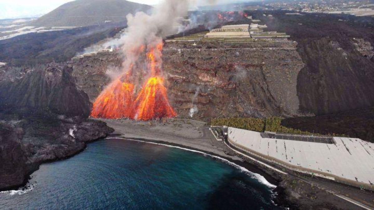 Noticia: Erupción del volcán de La Palma deja un primer muerto Erupción del volcán de La Palma deja un primer muerto