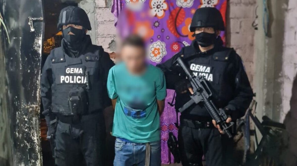 Noticia: Detienen a sospechosos de colocar explosivos en audiencia de ‘JR’, líder de Los Choneros Detienen a sospechosos de colocar explosivos en audiencia de ‘JR’, líder de Los Choneros