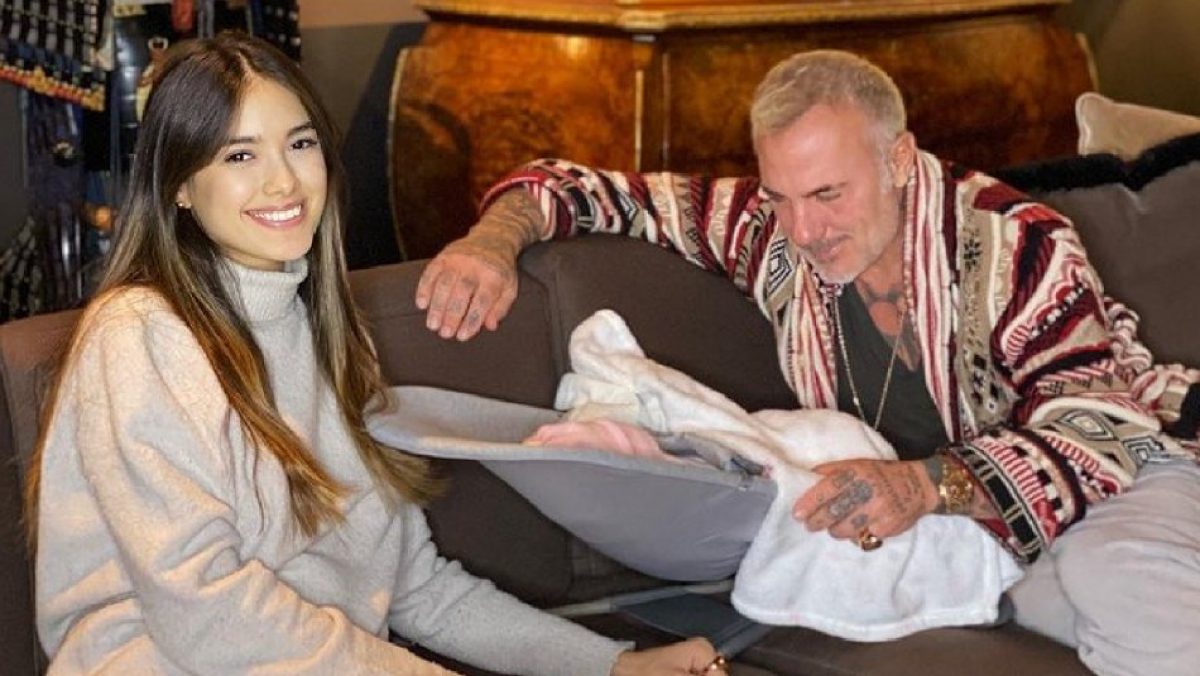 Noticia: Gianluca Vacchi muestra el "primer baile" junto a su hija recién nacida Gianluca Vacchi muestra el "primer baile" junto a su hija recién nacida