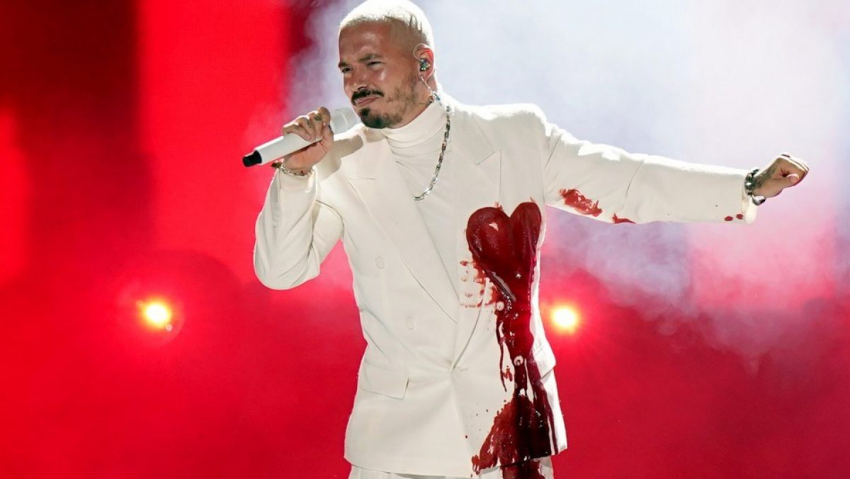 Noticia: VIDEO | J Balvin quedó manchado de sangre en su presentación en los Grammys Latinos VIDEO | J Balvin quedó manchado de sangre en su presentación en los Grammys Latinos
