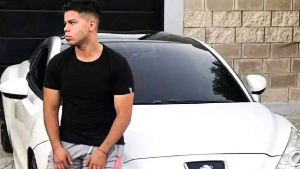 Noticia: FOTO | Joven que compró el carro de sus sueños fue asesinado cuando intentaron robarle el automotor FOTO | Joven que compró el carro de sus sueños fue asesinado cuando intentaron robarle el automotor