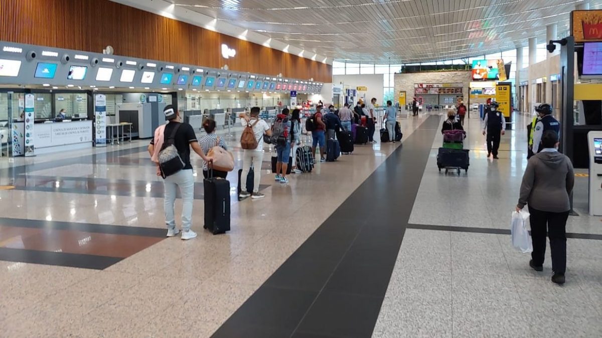 Noticia: Aeropuerto de Guayaquil retoma las operaciones tras cierre por ceniza volcánica Aeropuerto de Guayaquil retoma las operaciones tras cierre por ceniza volcánica