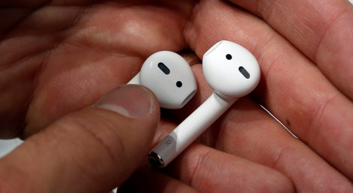 Noticia: Unos AirPods de Apple explotan en la oreja de un usuario mientras estaba haciendo una llamada Unos AirPods de Apple explotan en la oreja de un usuario mientras estaba haciendo una llamada
