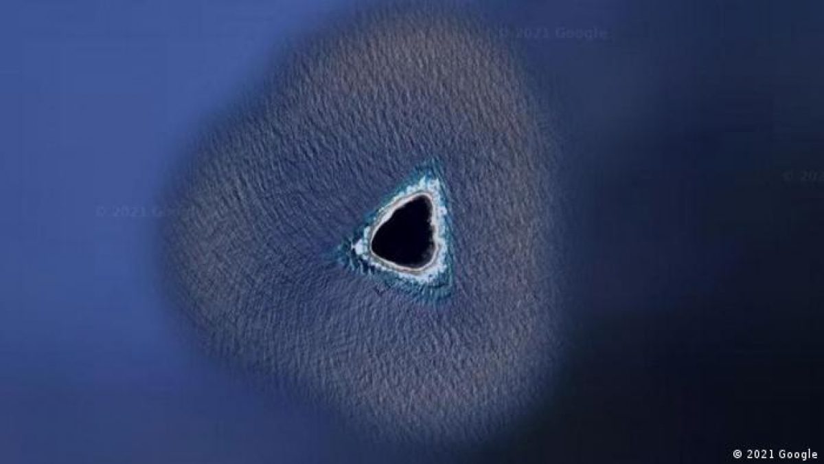 Noticia: Google Maps: Revelan el misterio del ‘agujero negro’ en el océano Pacífico Google Maps: Revelan el misterio del ‘agujero negro’ en el océano Pacífico