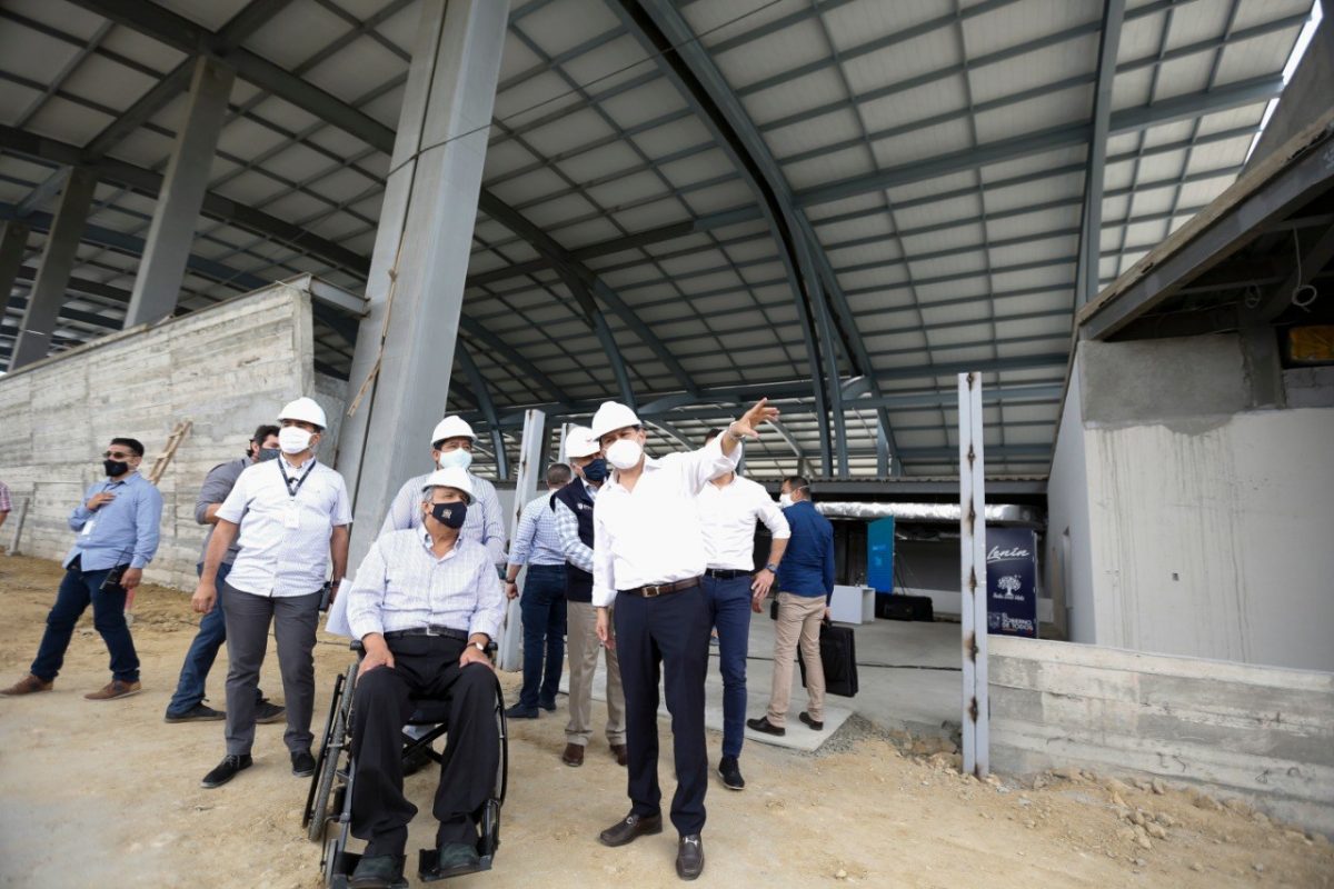 Noticia: El presidente Moreno recorrió los trabajos de rehabilitación del aeropuerto de Manta El presidente Moreno recorrió los trabajos de rehabilitación del aeropuerto de Manta