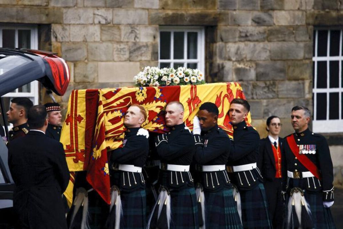 Noticia: Encuentran muerto a soldado que custodió el ataúd de la reina Isabel II Encuentran muerto a soldado que custodió el ataúd de la reina Isabel II