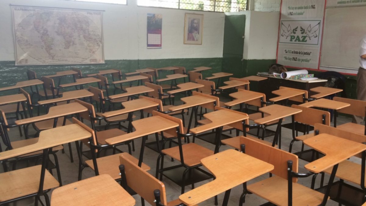 Noticia: Profesor no se vacunó contra el Covid-19 y contagió a 12 alumnos Profesor no se vacunó contra el Covid-19 y contagió a 12 alumnos