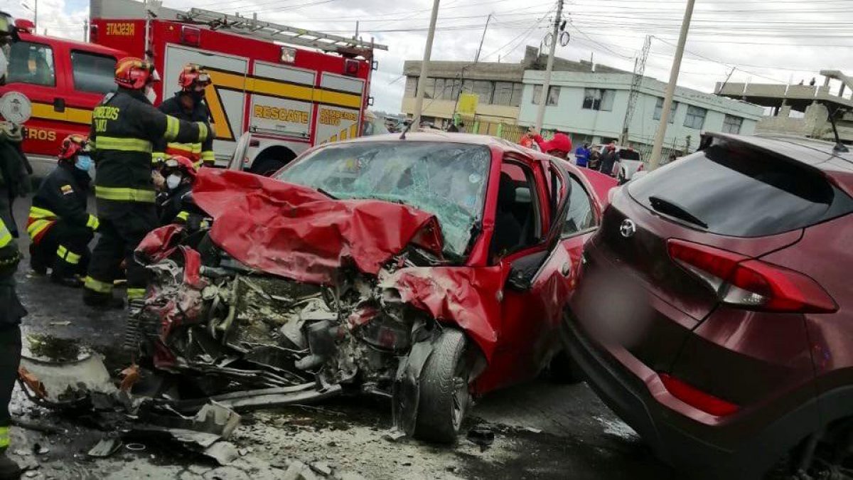 Noticia: VIDEO | Se registró un grave accidente de tránsito en la av. Panamericana, Quito VIDEO | Se registró un grave accidente de tránsito en la av. Panamericana, Quito