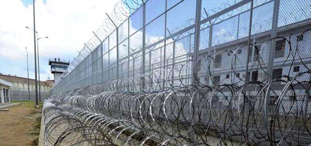 Noticia: Ocho muertos se reportan en la cárcel de Guayaquil Ocho muertos se reportan en la cárcel de Guayaquil