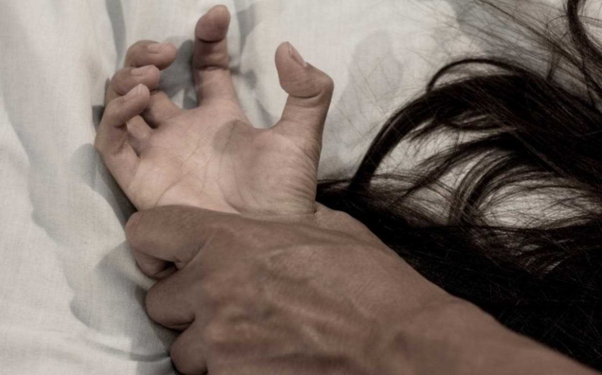 Noticia: Policía argentino prostituyó a su esposa durante 10 años: Fue violada por siete oficiales Policía argentino prostituyó a su esposa durante 10 años: Fue violada por siete oficiales