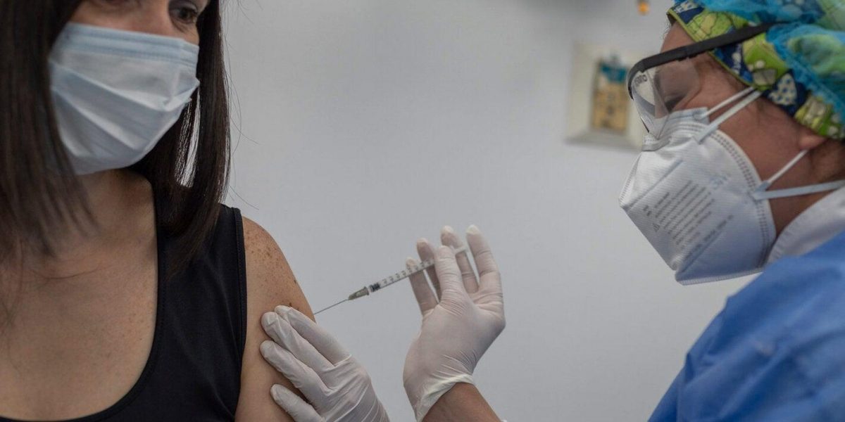 Noticia: Tercera dosis de vacuna anticovid-19 se aplicará en Ecuador Tercera dosis de vacuna anticovid-19 se aplicará en Ecuador