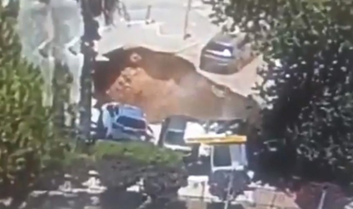 Noticia: Mira el gran socavón que se tragó varios autos en un hospital de Jerusalén Mira el gran socavón que se tragó varios autos en un hospital de Jerusalén